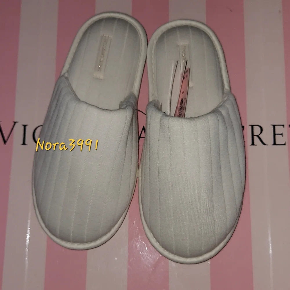 Victoria secret Slide size Medium NWT - Picture 3 of 8